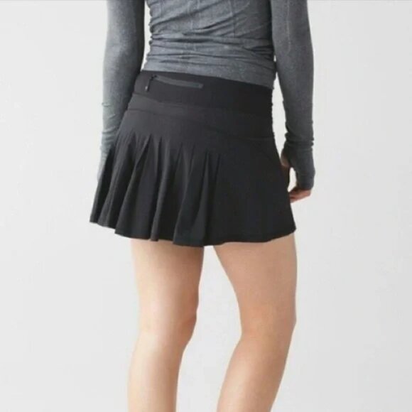 lululemon athletica Dresses & Skirts - Lululemon skirt with shorts underneath, pleated at back size 4